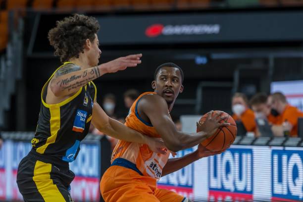 而最新官宣 而最新官宣